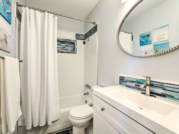 Bradenton Vacation Home with 3 Bedrooms & Pool Sleeps 8