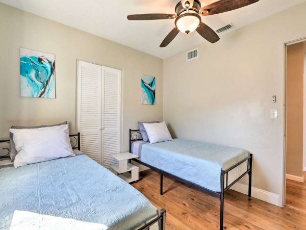 Bradenton Vacation Home with 3 Bedrooms & Pool Sleeps 8