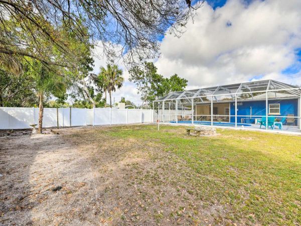 Bradenton Vacation Home with 3 Bedrooms & Pool Sleeps 8