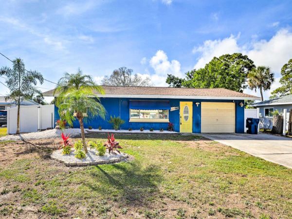 Bradenton Vacation Home with 3 Bedrooms & Pool Sleeps 8