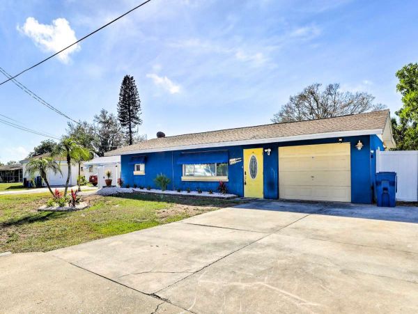 Bradenton Vacation Home with 3 Bedrooms & Pool Sleeps 8