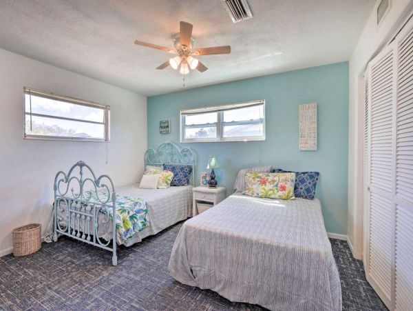 Bradenton Vacation Home Three Bedrooms Sleeps 12 Guests