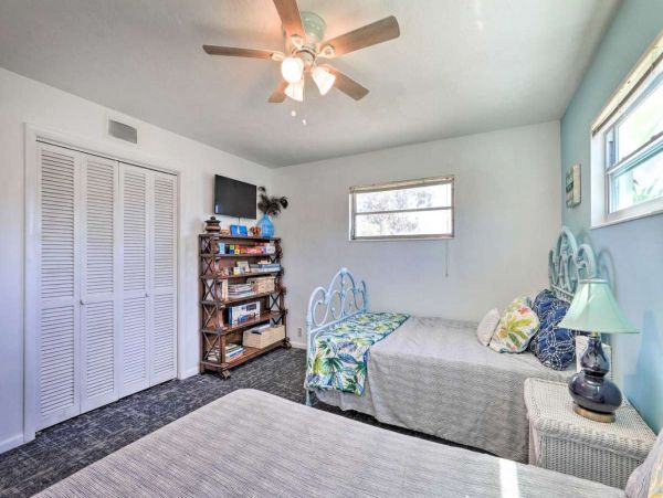 Bradenton Vacation Home Three Bedrooms Sleeps 12 Guests