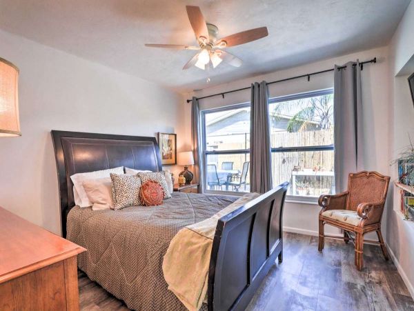 Bradenton Vacation Home Three Bedrooms Sleeps 12 Guests