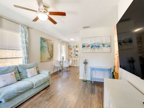 Charming Bradenton Duplex with 3 Bedrooms & Pool Sleeps 10