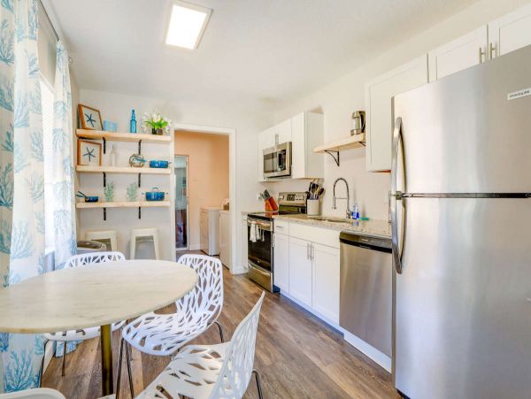 Charming Bradenton Duplex with 3 Bedrooms & Pool Sleeps 10