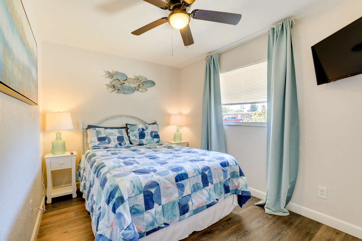 Charming Bradenton Duplex with 3 Bedrooms & Pool Sleeps 10
