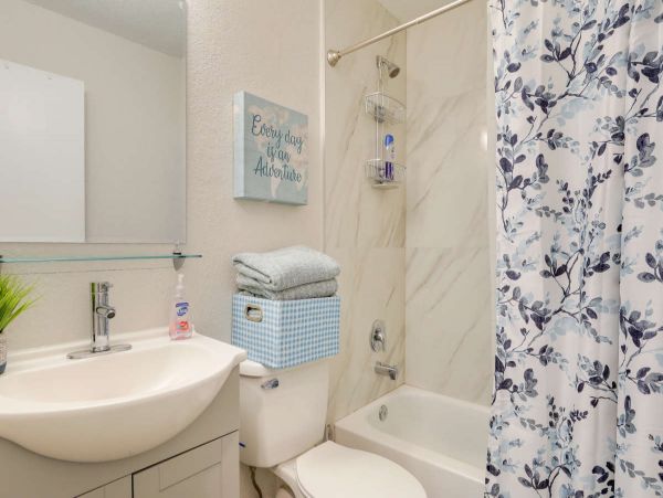 Charming Bradenton Duplex with 3 Bedrooms & Pool Sleeps 10
