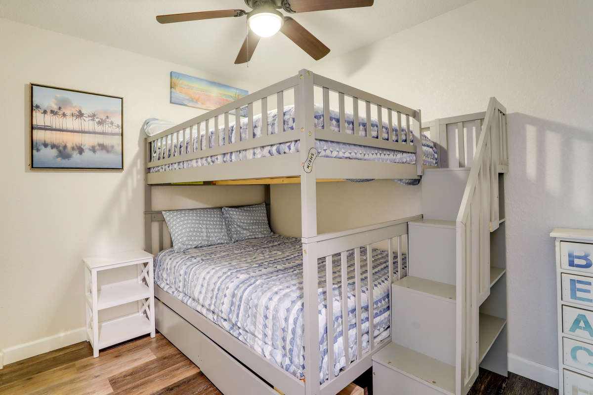 Charming Bradenton Duplex with 3 Bedrooms & Pool Sleeps 10