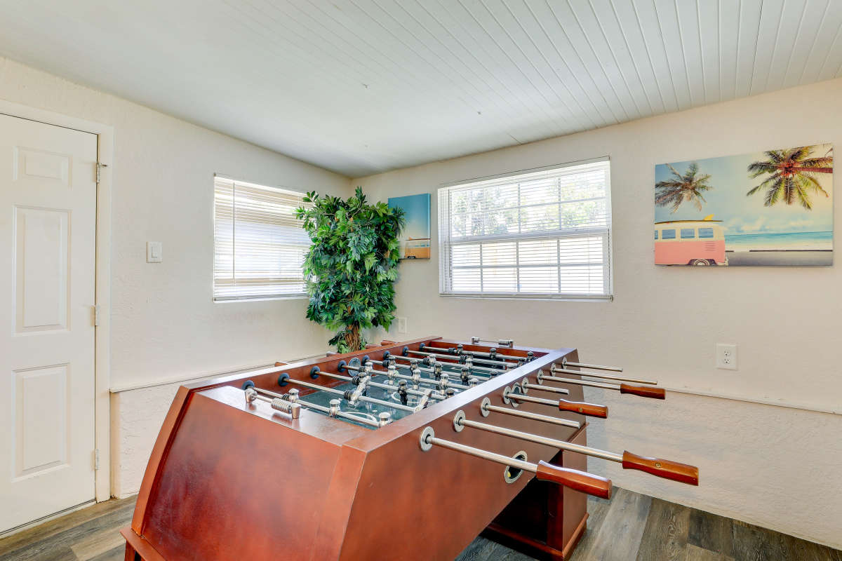 Charming Bradenton Duplex with 3 Bedrooms & Pool Sleeps 10