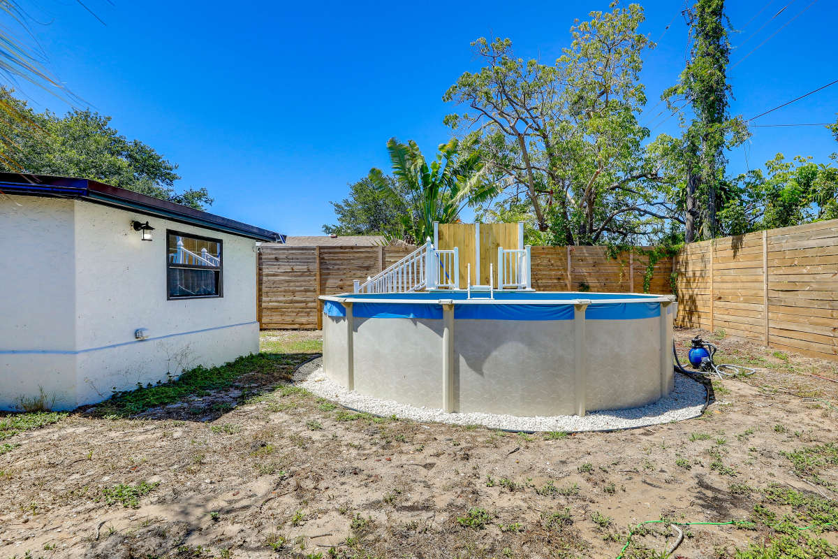Charming Bradenton Duplex with 3 Bedrooms & Pool Sleeps 10