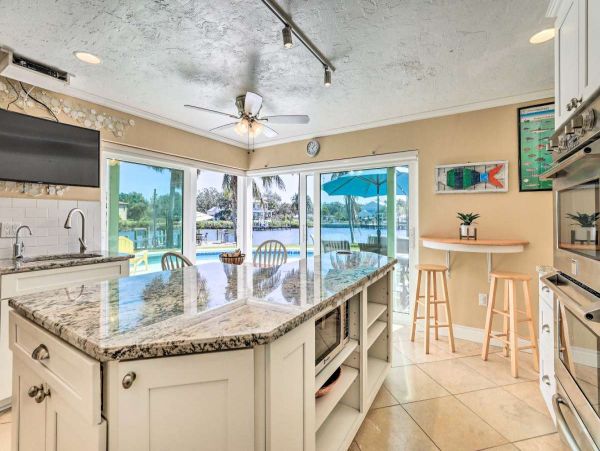 Waterfront Palmetto 3 Bedroom Vacation Getaway Sleeps 10