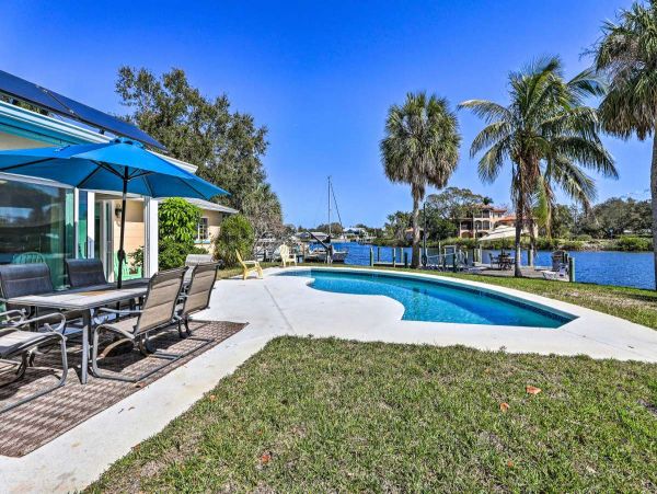 Waterfront Palmetto 3 Bedroom Vacation Getaway Sleeps 10