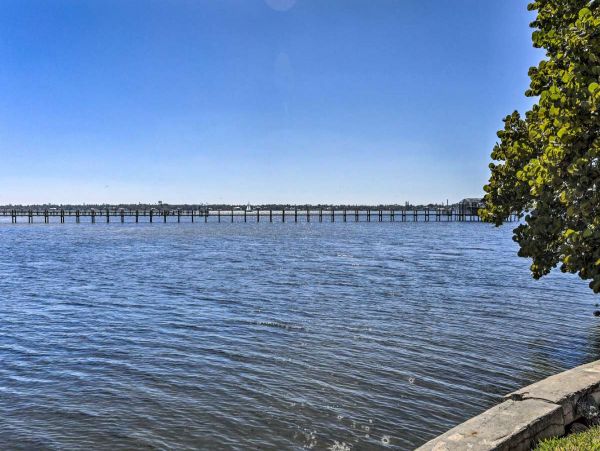 Waterfront Palmetto 3 Bedroom Vacation Getaway Sleeps 10