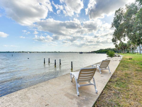 Palmetto 3 Bedroom Vacation Home with River View Sleeps 6