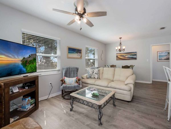 Palmetto 3 Bedroom Vacation Home with River View Sleeps 6
