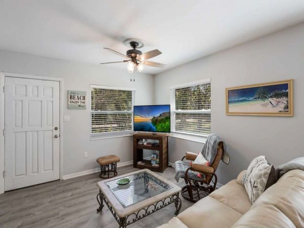 Palmetto 3 Bedroom Vacation Home with River View Sleeps 6