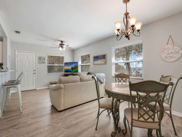 Palmetto 3 Bedroom Vacation Home with River View Sleeps 6
