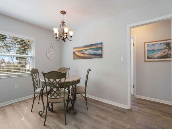 Palmetto 3 Bedroom Vacation Home with River View Sleeps 6