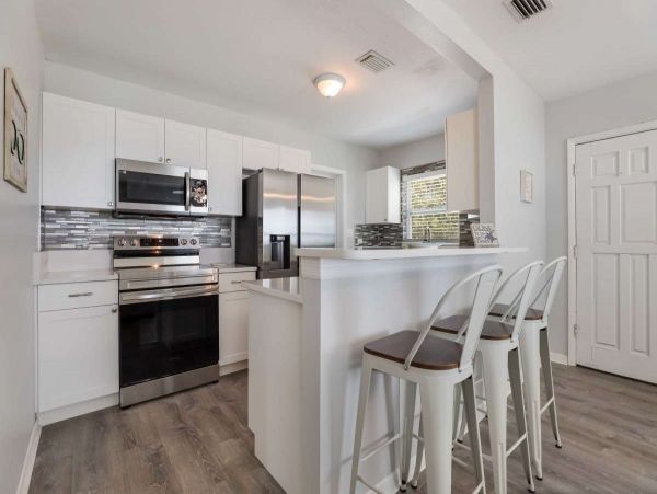 Palmetto 3 Bedroom Vacation Home with River View Sleeps 6