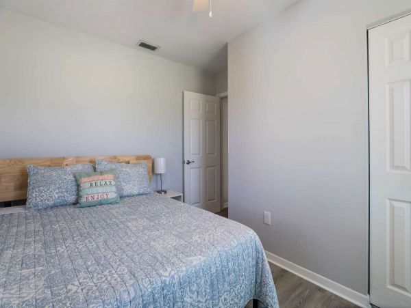 Palmetto 3 Bedroom Vacation Home with River View Sleeps 6