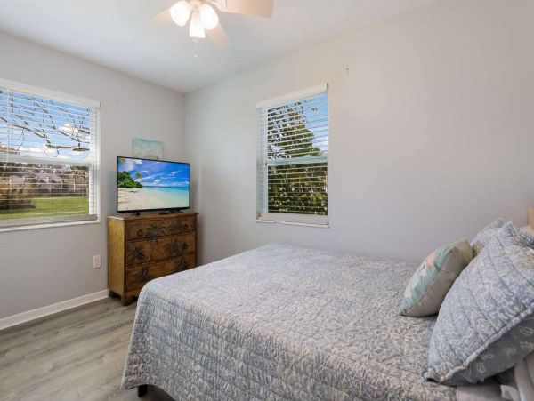 Palmetto 3 Bedroom Vacation Home with River View Sleeps 6