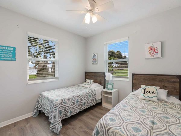 Palmetto 3 Bedroom Vacation Home with River View Sleeps 6