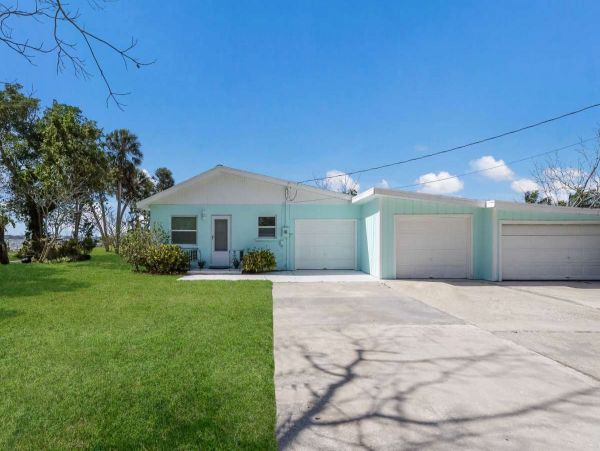 Palmetto 3 Bedroom Vacation Home with River View Sleeps 6