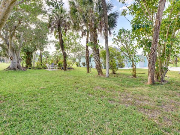 Palmetto 3 Bedroom Vacation Home with River View Sleeps 6