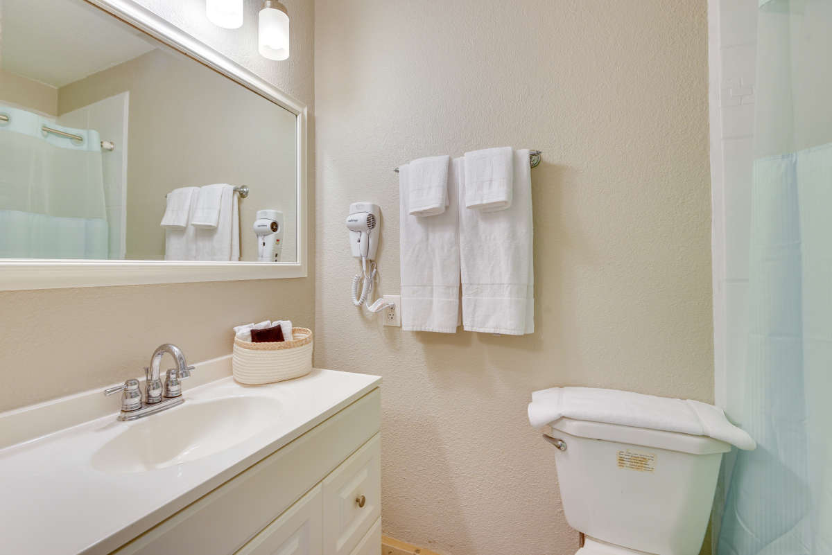 Palmetto Vacation Pool Home with Great Amenities Sleeps 8