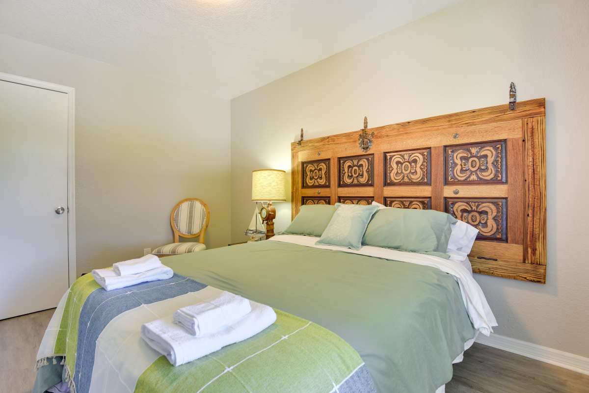 Palmetto Vacation Pool Home with Great Amenities Sleeps 8