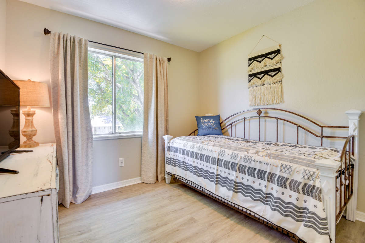 Palmetto Vacation Pool Home with Great Amenities Sleeps 8