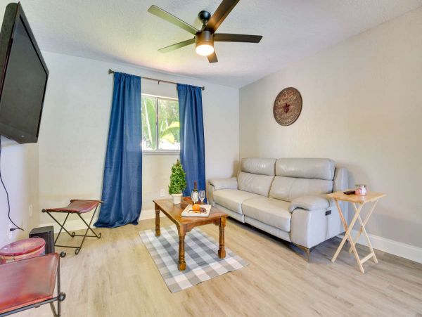 Palmetto Vacation Pool Home with Great Amenities Sleeps 8