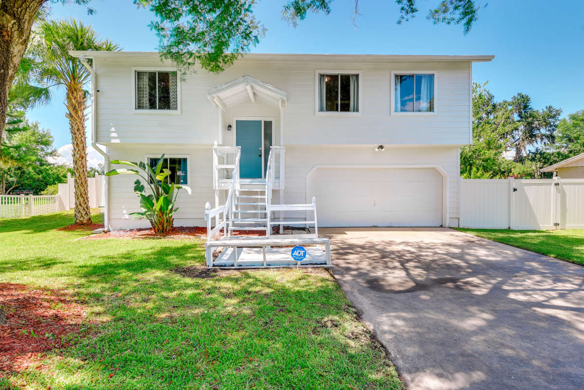 Palmetto Vacation Pool Home with Great Amenities Sleeps 8