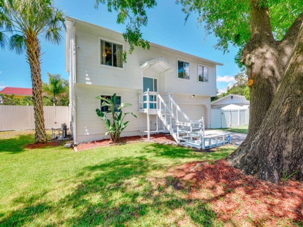 Palmetto Vacation Pool Home with Great Amenities Sleeps 8