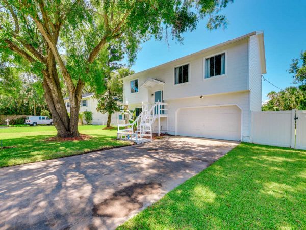 Palmetto Vacation Pool Home with Great Amenities Sleeps 8