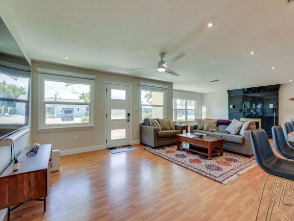 Palmetto Vacation Home Three Bedrooms Sleeps 6 Guests