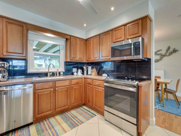 Palmetto Vacation Home Three Bedrooms Sleeps 6 Guests