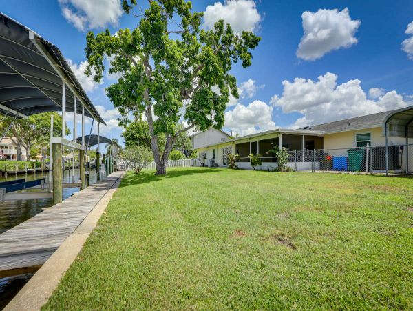 Palmetto Vacation Home Three Bedrooms Sleeps 6 Guests