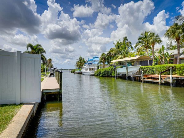 Palmetto Vacation Home Three Bedrooms Sleeps 6 Guests