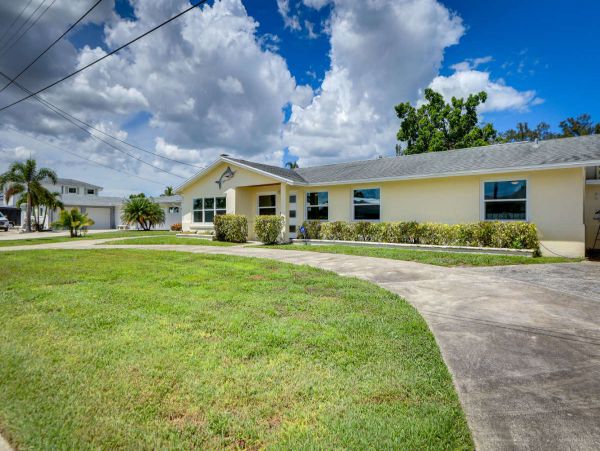 Palmetto Vacation Home Three Bedrooms Sleeps 6 Guests