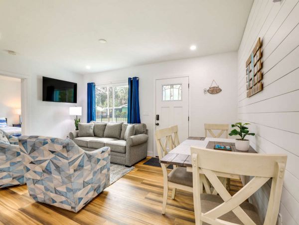 Palmetto Vacation Home Three Bedrooms Sleeps 6 Guests
