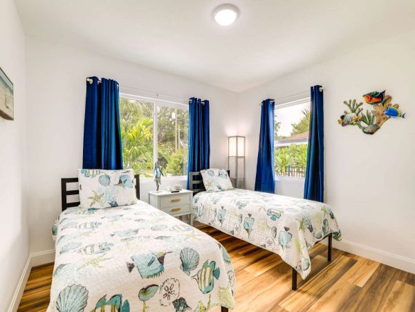 Palmetto Vacation Home Three Bedrooms Sleeps 6 Guests