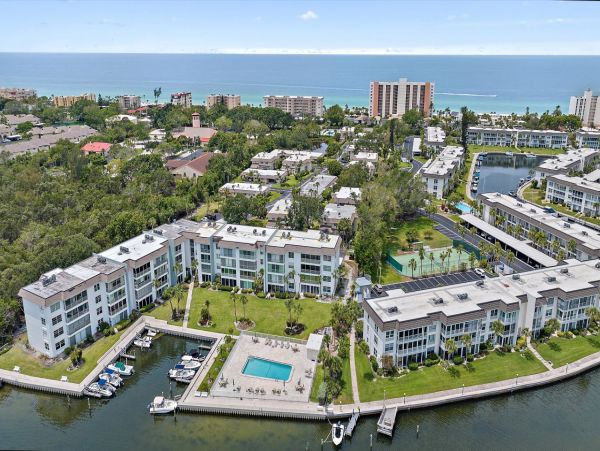 Longboat Key Vacation Condo Two Bedroom Walk to Beach