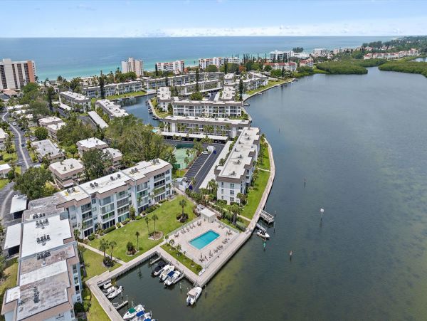 Longboat Key Vacation Condo Two Bedroom Walk to Beach