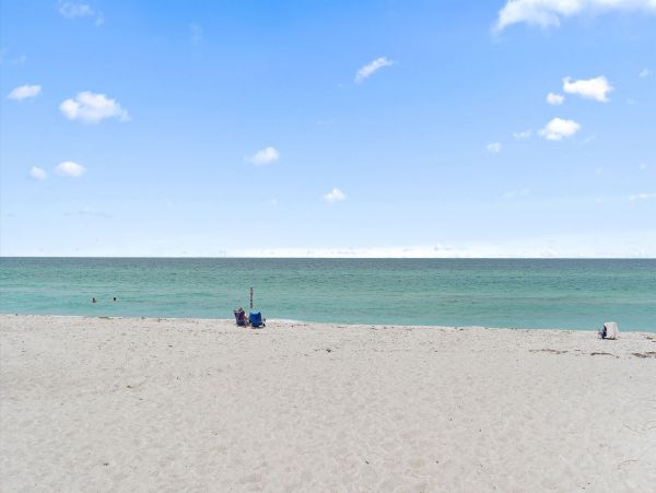 Longboat Key Vacation Condo Two Bedroom Walk to Beach