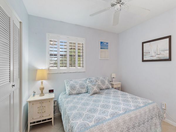 Longboat Key Vacation Condo Two Bedroom Walk to Beach