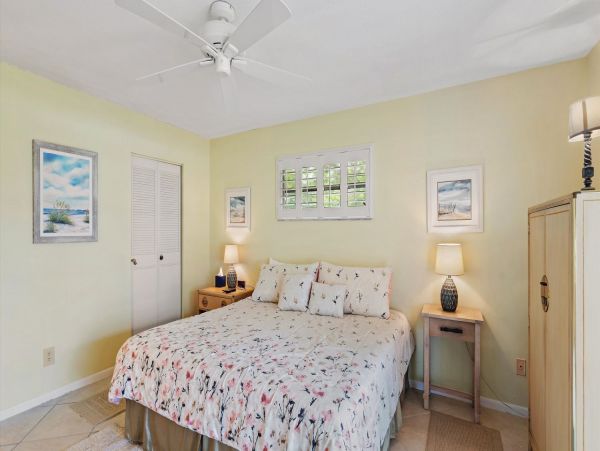 Longboat Key Vacation Condo Two Bedroom Walk to Beach