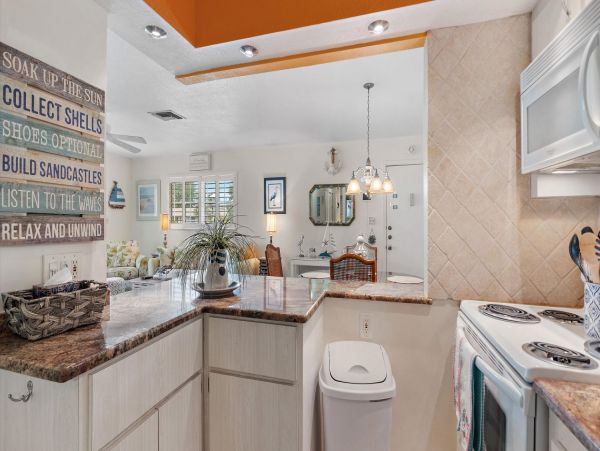 Longboat Key Vacation Condo Two Bedroom Walk to Beach