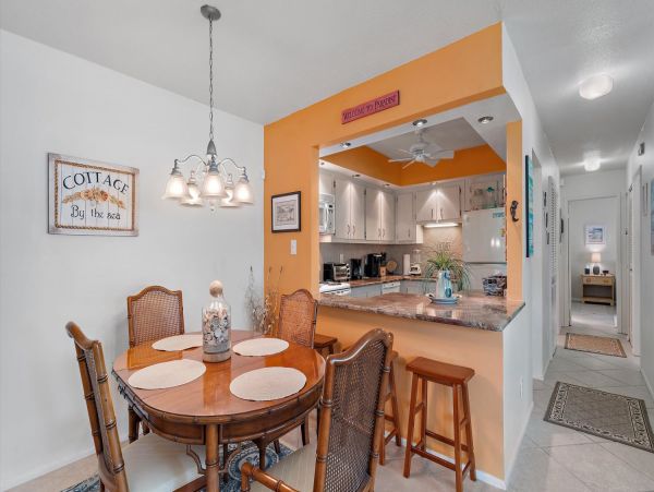 Longboat Key Vacation Condo Two Bedroom Walk to Beach